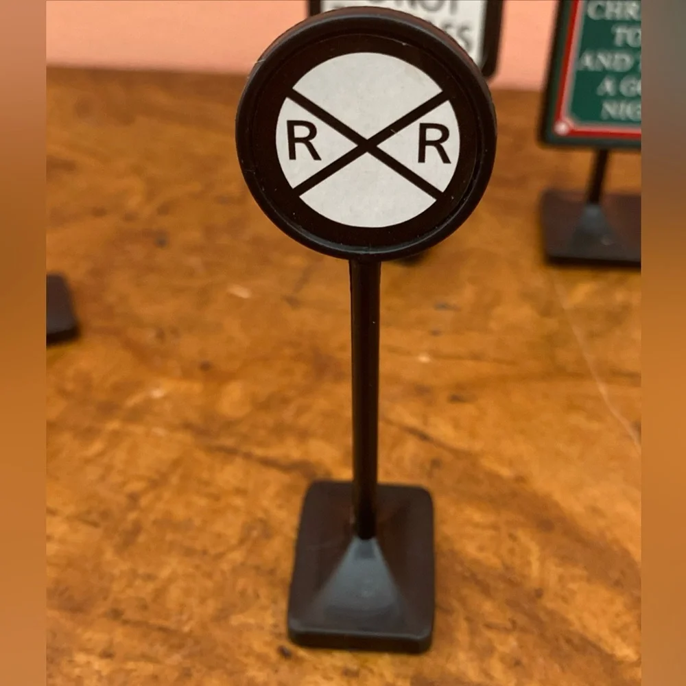 Eztec 37189 North Pole Express Christmas Train Replacement 7 Road Signs - Picture 7 of 13